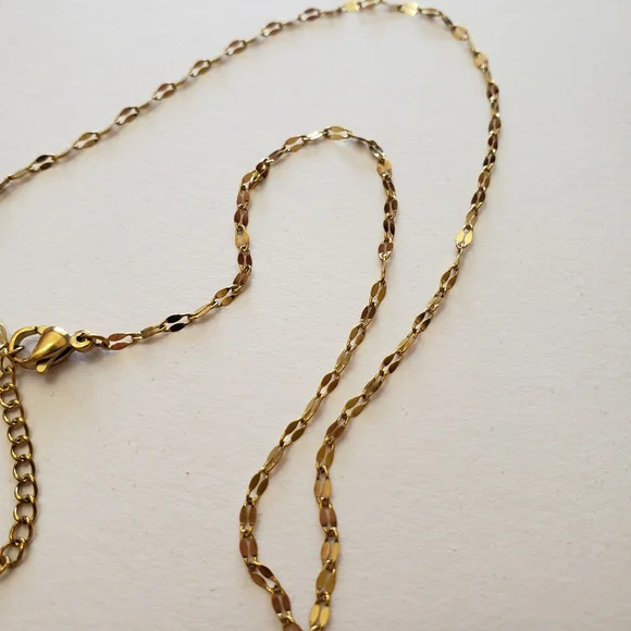 Gold tone Necklace with Rhinestones heart pendant - Picture 3 of 10